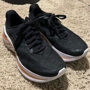 Saucony endorphin shift 3 Black and White Athletic Shoes